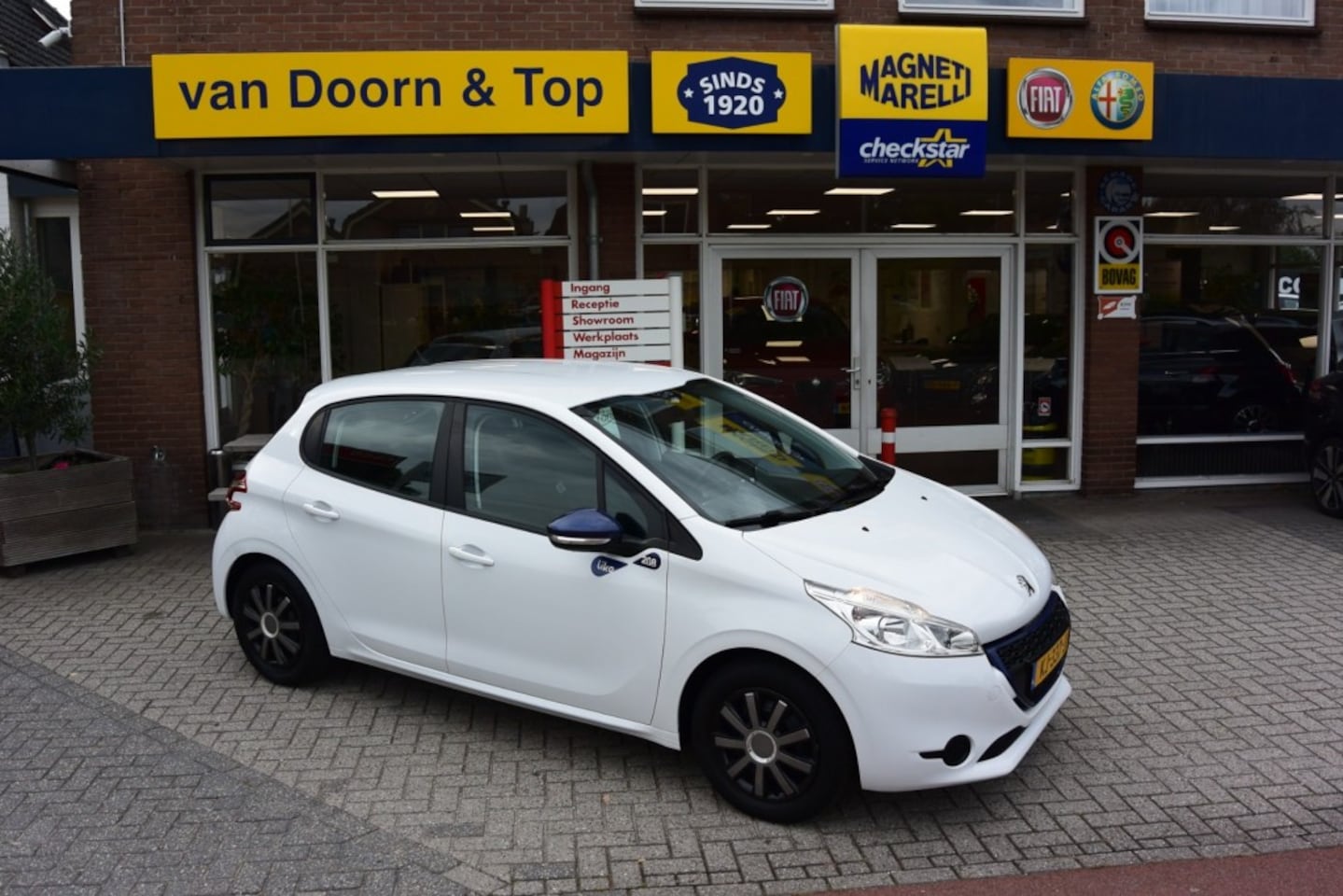 Peugeot 208 - 1.0 PURETECH LIKE / Bluetooth / Airco / Trekhaak / - AutoWereld.nl