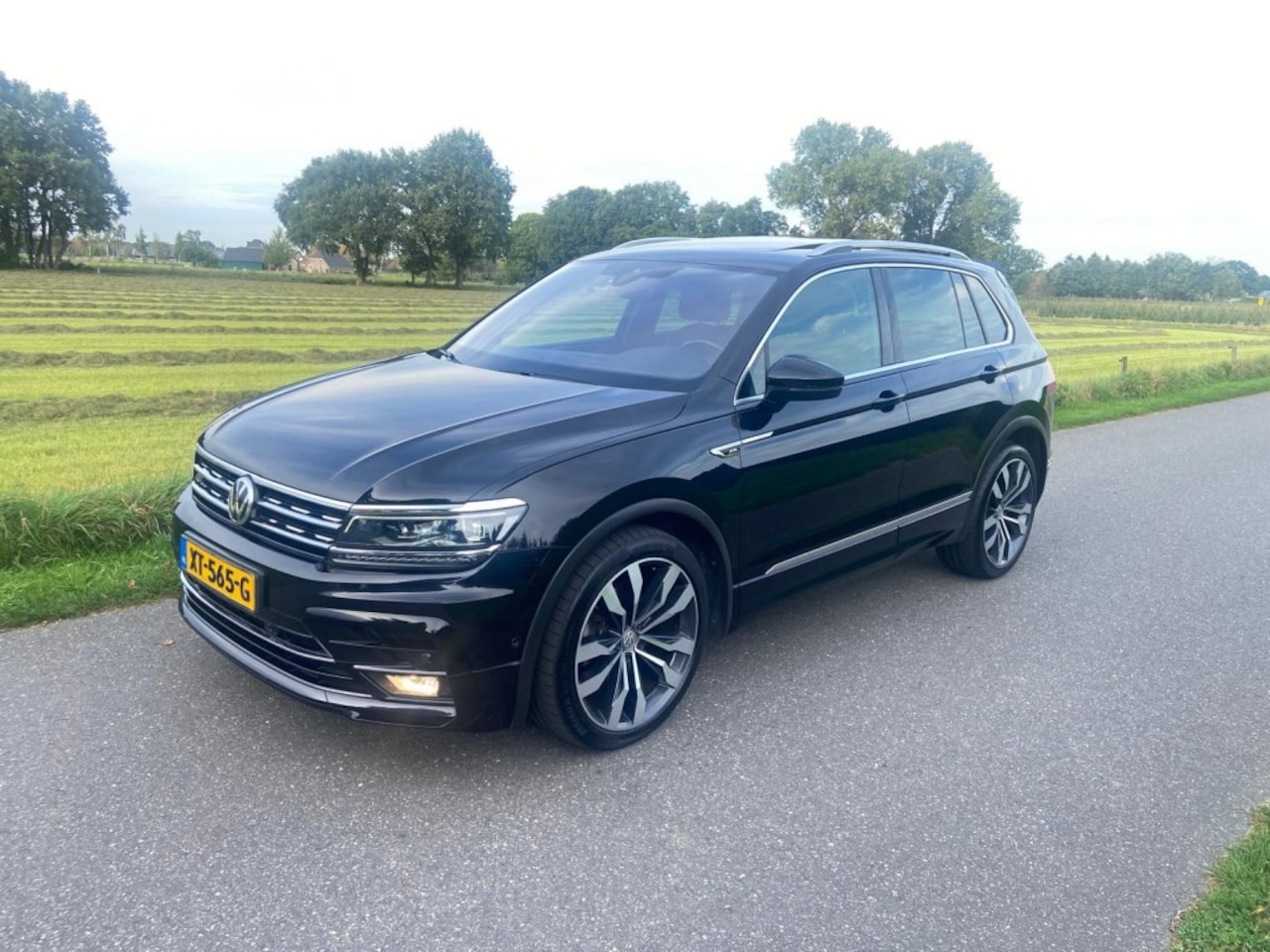 Volkswagen Tiguan - 1.5  R-LINE - AutoWereld.nl