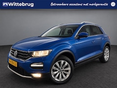 Volkswagen T-Roc - 1.0 TSI Style / Navigatie / App connect / Camera / Parkeersensoren V+A /
