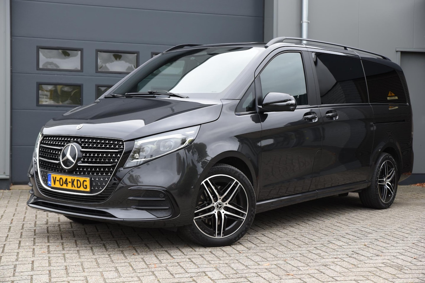 Mercedes-Benz V-klasse - 300d L2 Avantgarde AMG Line Edition - AutoWereld.nl