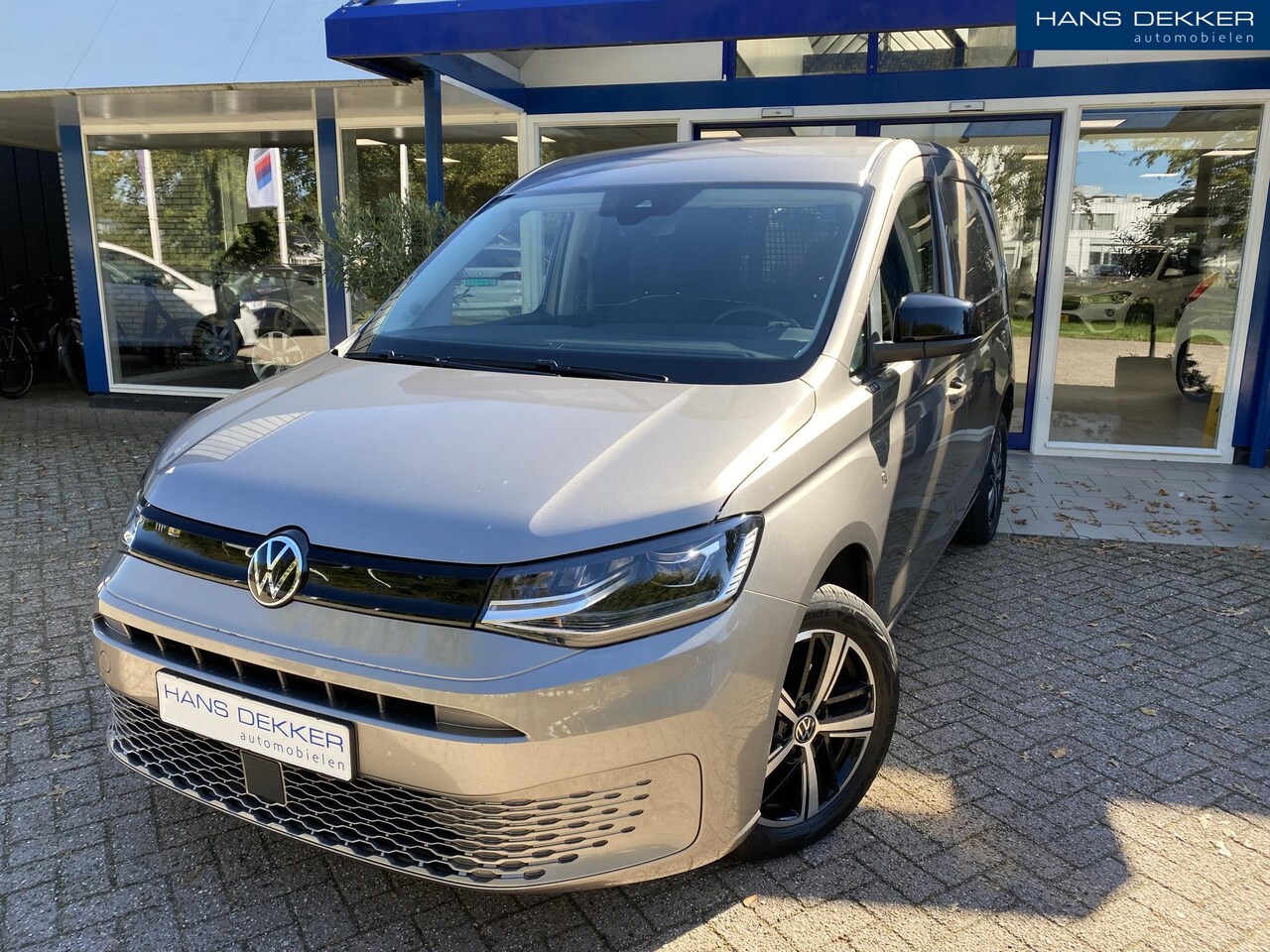 Volkswagen Caddy Cargo - 2.0 TDI 1st Edition 180 PK! Mee-gespoten bumpers / Virtueel dashboard / Dodehoek / ACC / 2 - AutoWereld.nl