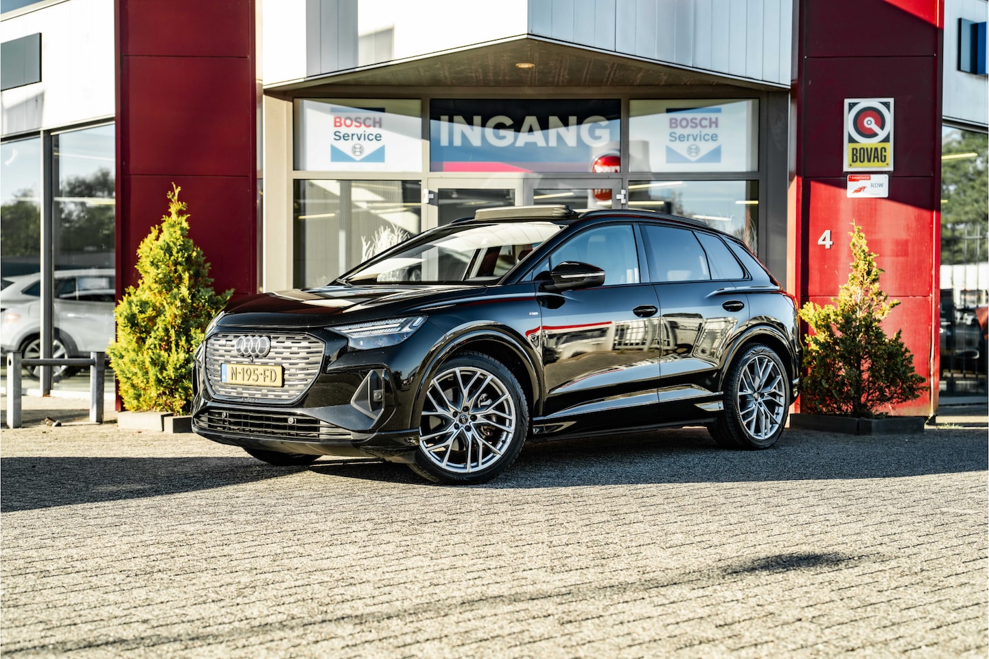 Audi Q4 e-tron - | 3 Jaar garantie op HV-batterij | 40 Launch edition S Competition 77 kWh - AutoWereld.nl