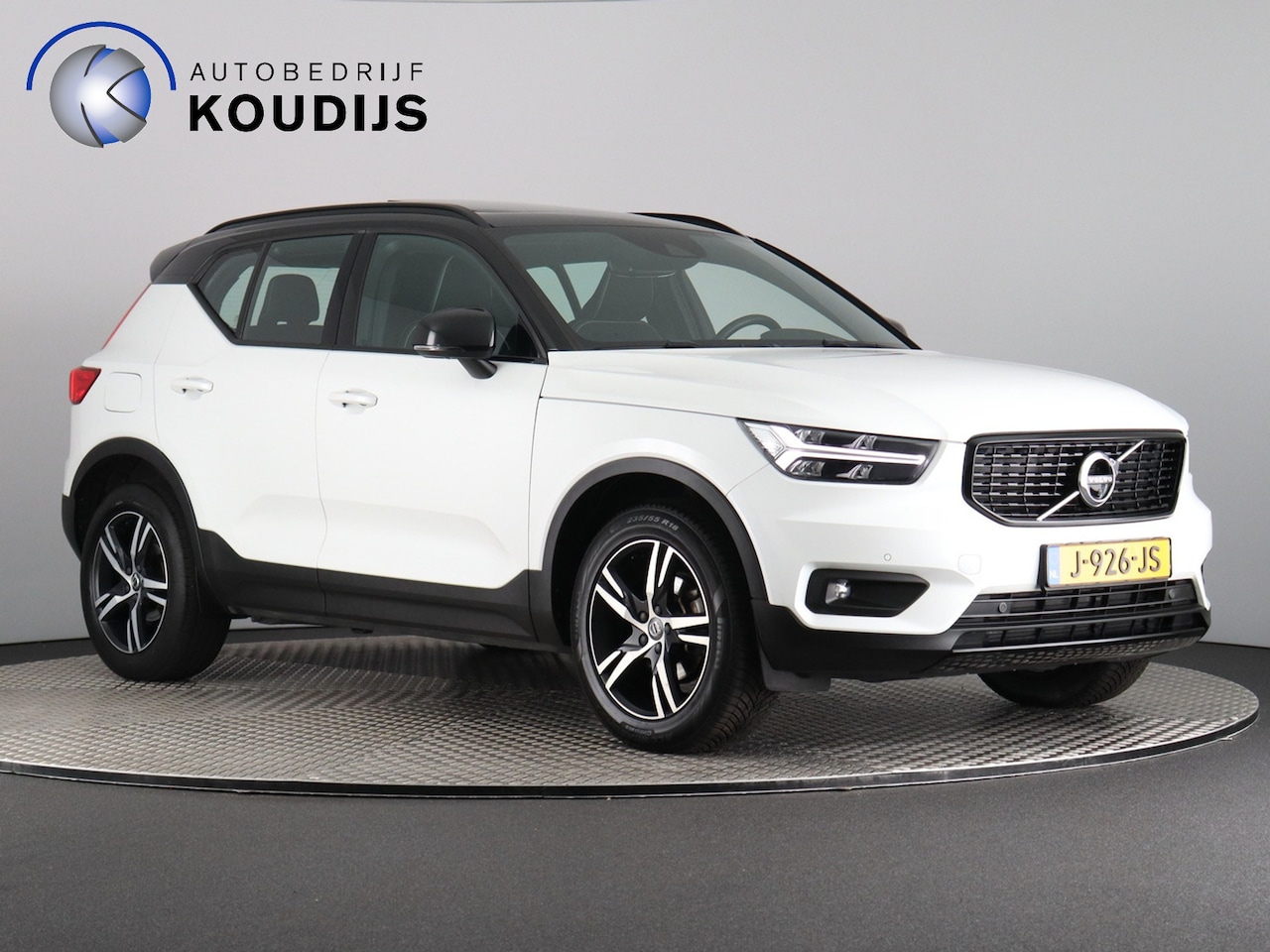 Volvo XC40 - 1.5 T2 R-Design 1.5 T2 R-Design (NL-Auto / Pano / Elek. trekhaak / 360 Camera / H&K / Navi / ACC) - AutoWereld.nl