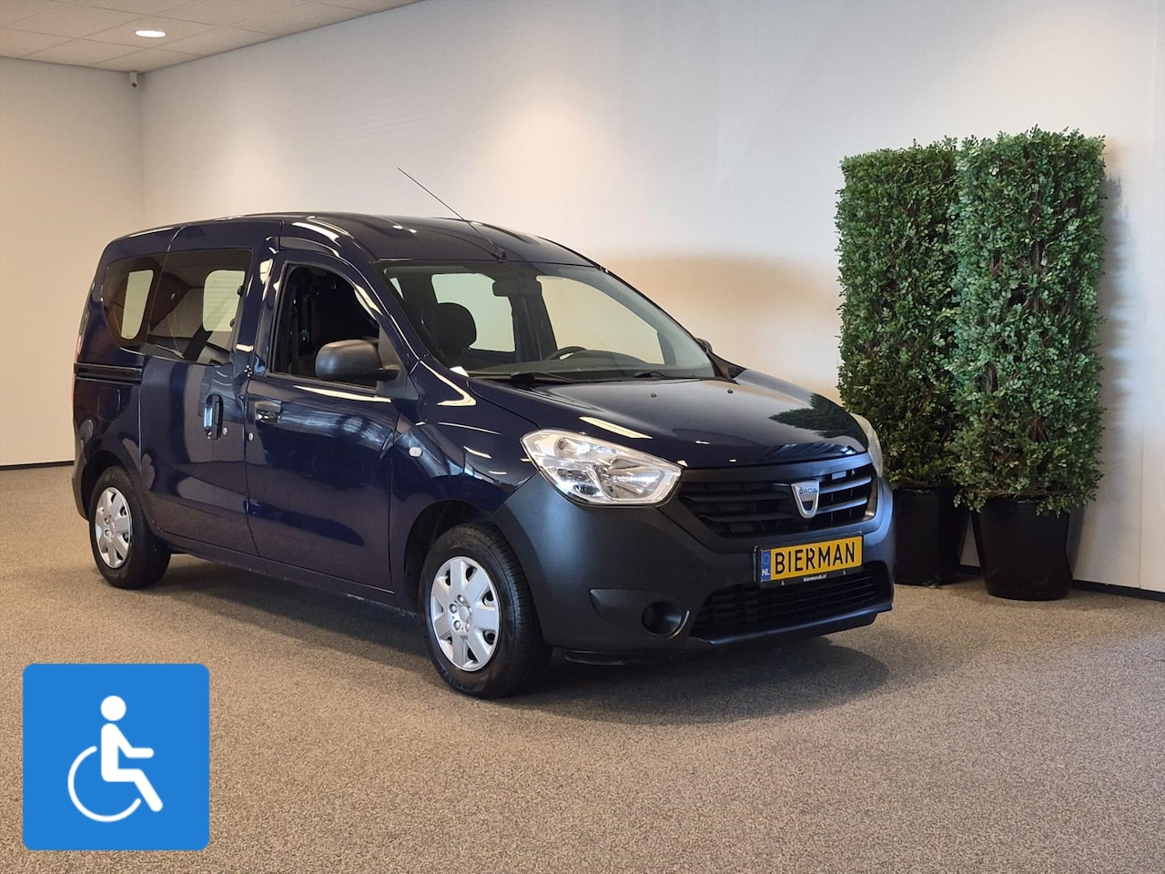 Dacia Dokker - Rolstoelauto incl. lier - AutoWereld.nl