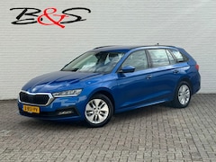 Skoda Octavia Combi - 1.0 e-TSI Ambition Automaat ElectrTrekhaak Clima Carplay Navi Digitaal Dash Sfeerverlichti