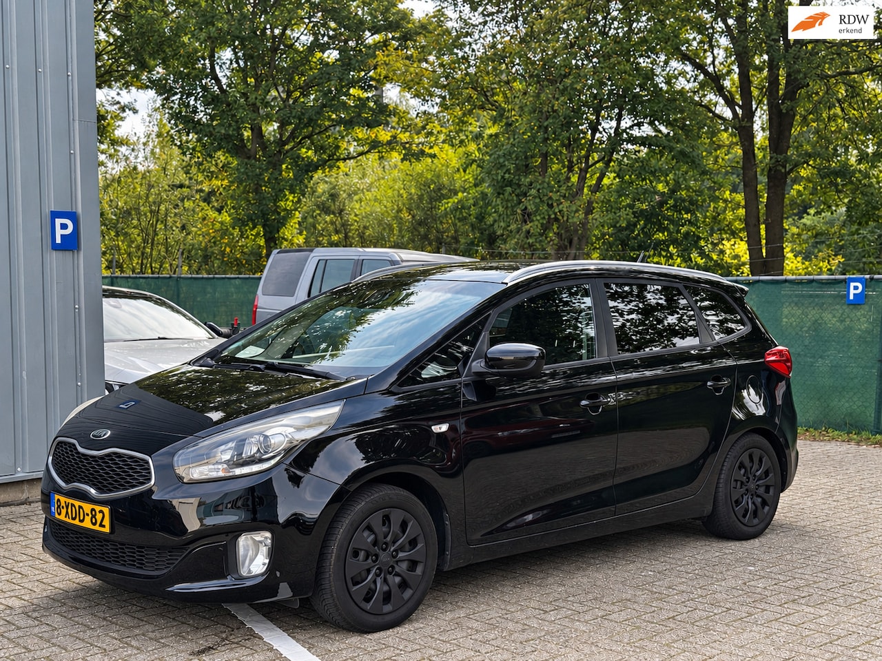 Kia Carens - 1.6 GDi BusinessLine / 7 zitter / Clima + Cruise + Trekhaak - AutoWereld.nl