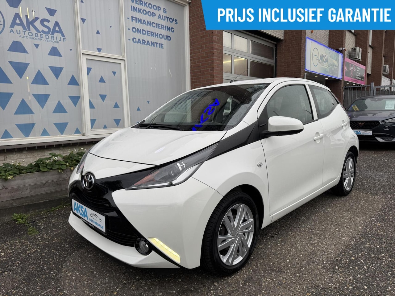 Toyota Aygo - 1.0 VVT-i x-play Automaat Camera Stoelverwarming CarplayGarantie - AutoWereld.nl