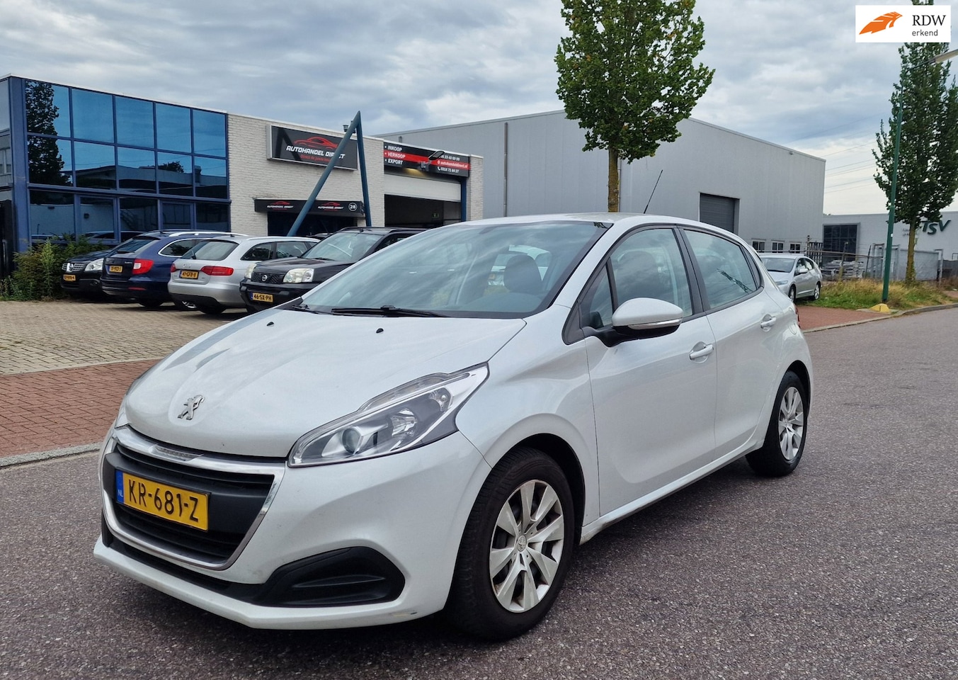 Peugeot 208 - 1.2 PureTech Active NAVIGATIE CRUISE 2 X SLEUTELS - AutoWereld.nl
