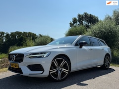 Volvo V60 - 2.0 B3 R-Design Automaat / Camera / Apple CarPlay-Android Auto / 19" Velgen / Stuur-/Stoel