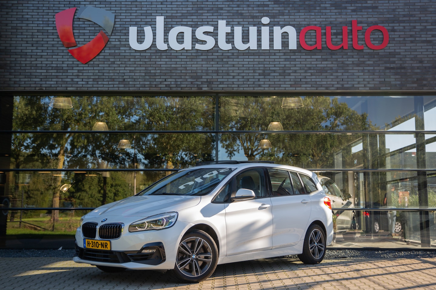 BMW 2-serie Gran Tourer - 220i 7p. High Executive 220i 7p. High Executive , Pano, Head-up Display, Sportstoelen, Trekhaak - AutoWereld.nl
