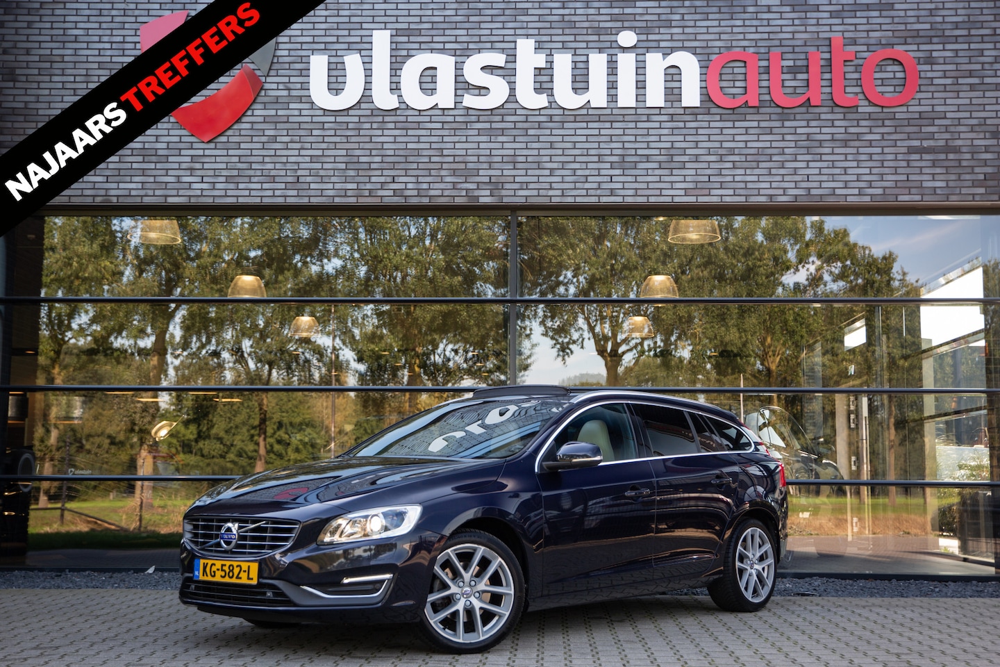 Volvo V60 - 2.0 T4 Summum 2.0 T4 Summum , Schuif/Kanteldak, Memory, Leder, Camera, Trekhaak - AutoWereld.nl