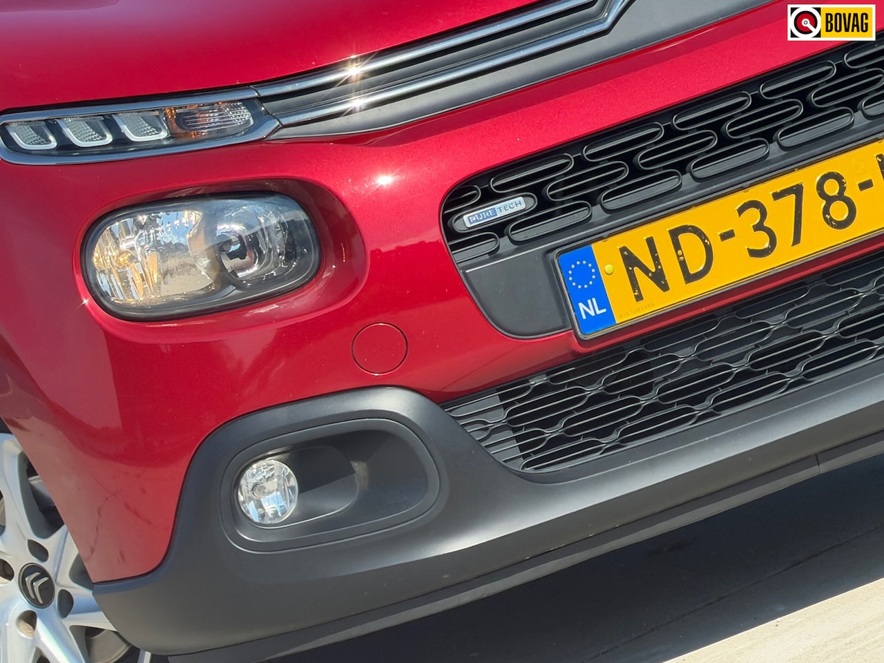 Citroën C3 - 1.2 PureTech Feel Edition - Rouge Rubi - Nav/Clima/Cruise/Trekhaak - AutoWereld.nl