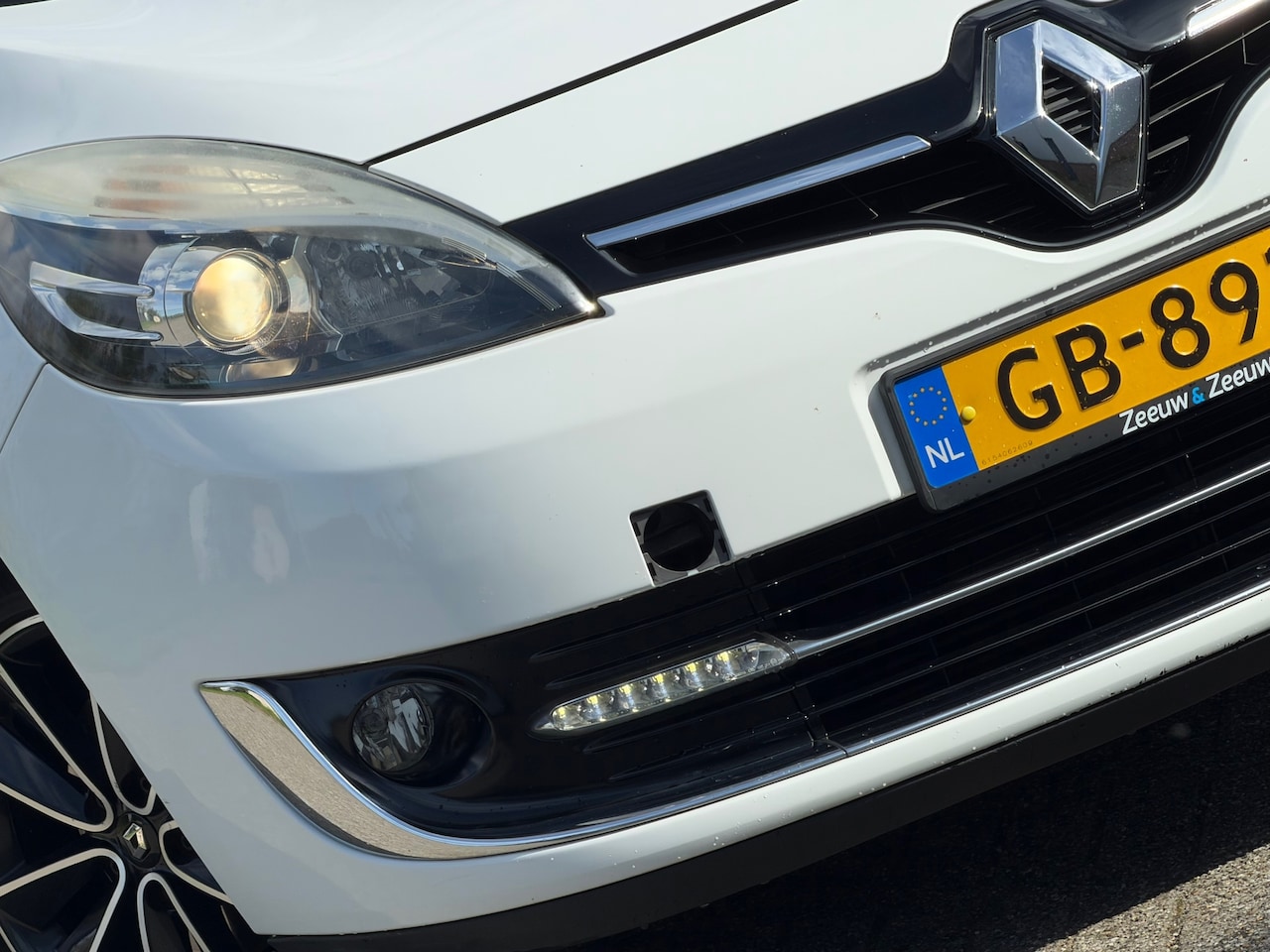 Renault Grand Scénic - 1.2 TCe Bose - Blanc Glacier - Panorama/schuifdak - 7 pers - Trekhaak - AutoWereld.nl