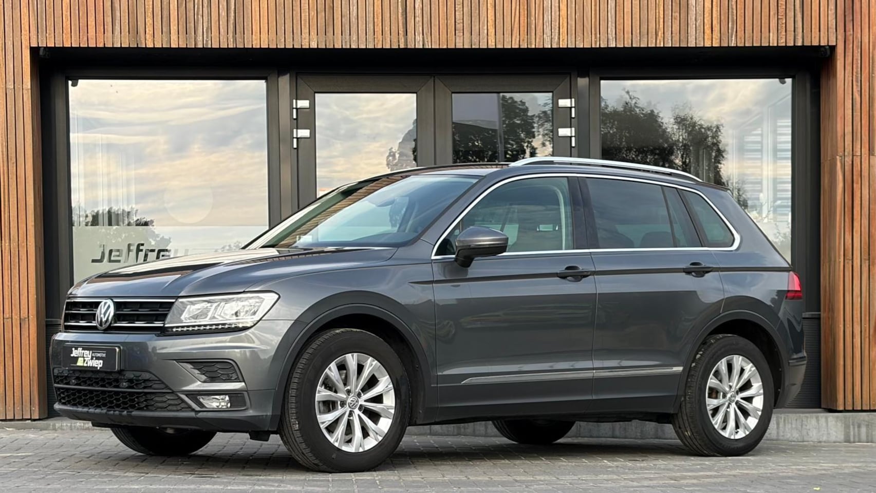Volkswagen Tiguan - 1.4 TSI ACT Comfortline Business full led. stoelverwarming. apple carplay. automaat. trekh - AutoWereld.nl