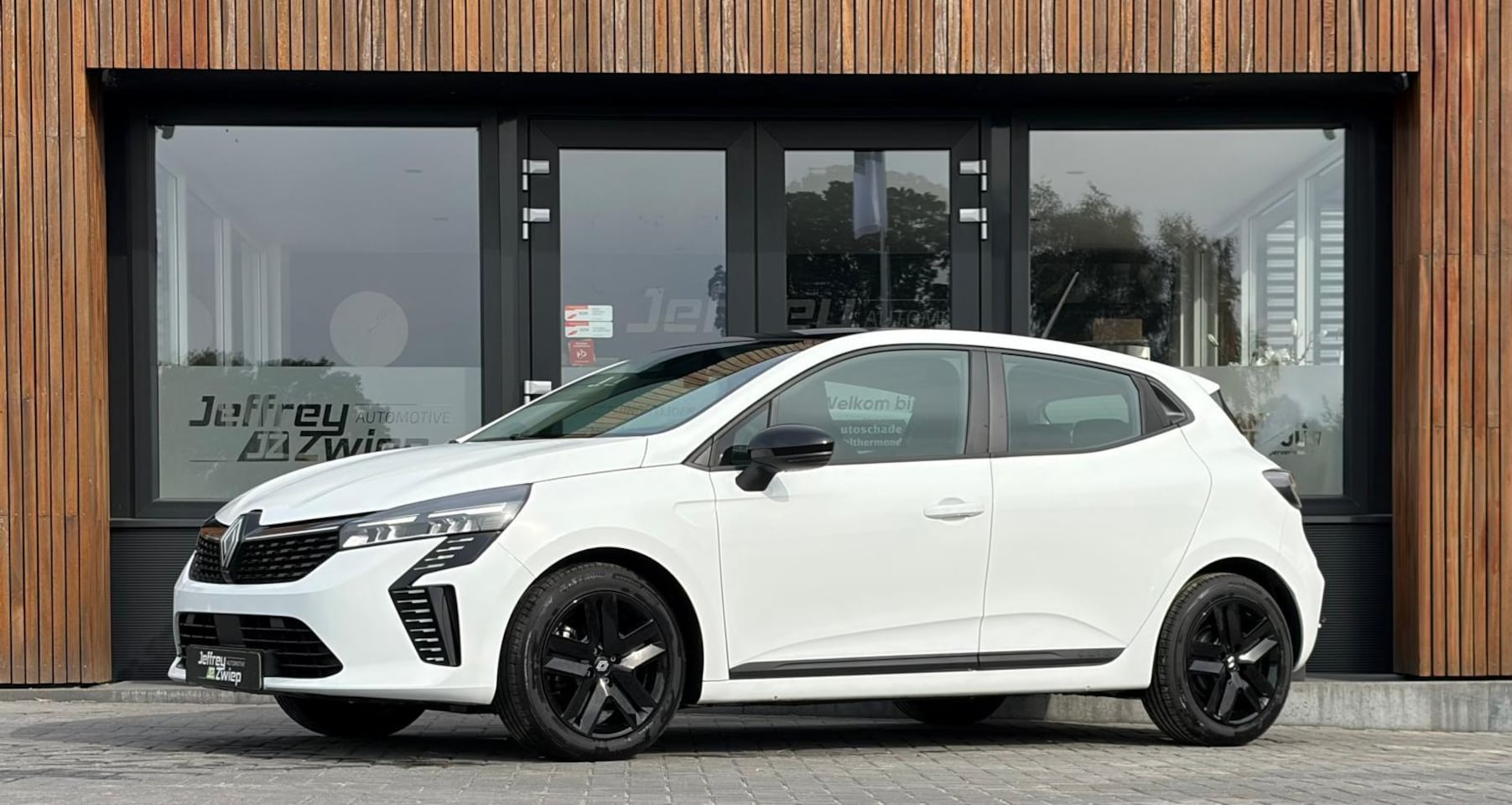 Renault Clio - 1.6 E-Tech Full Hybrid 145 evolution automaat. led. cruise. apple carplay. zwart dak/zwart - AutoWereld.nl