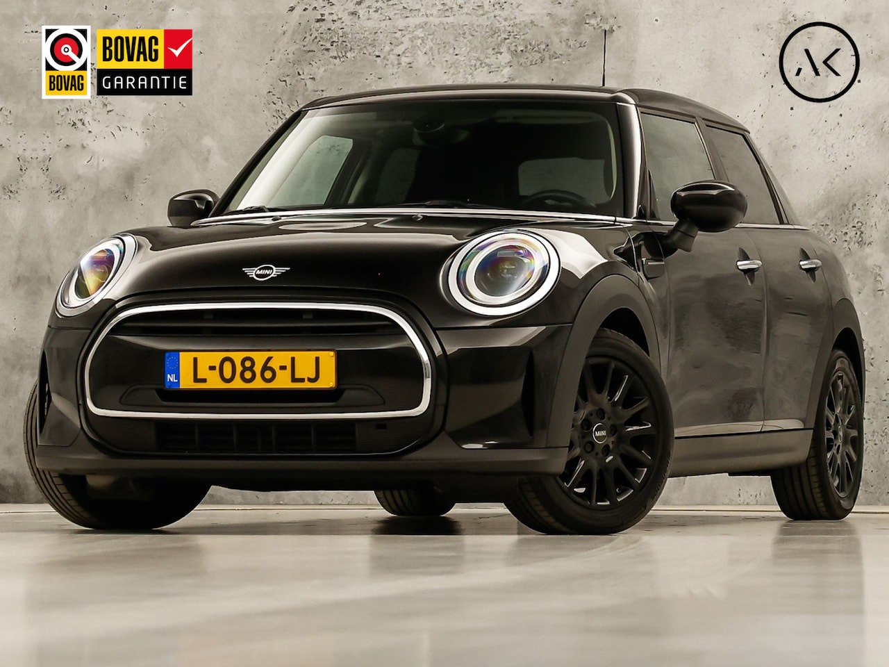 MINI One - 1.5 Essential (VIRTUAL COCKPIT, BLACK PACK, APPLE CARPLAY, GROOT NAVI, UNION JACK ACHTERLI - AutoWereld.nl