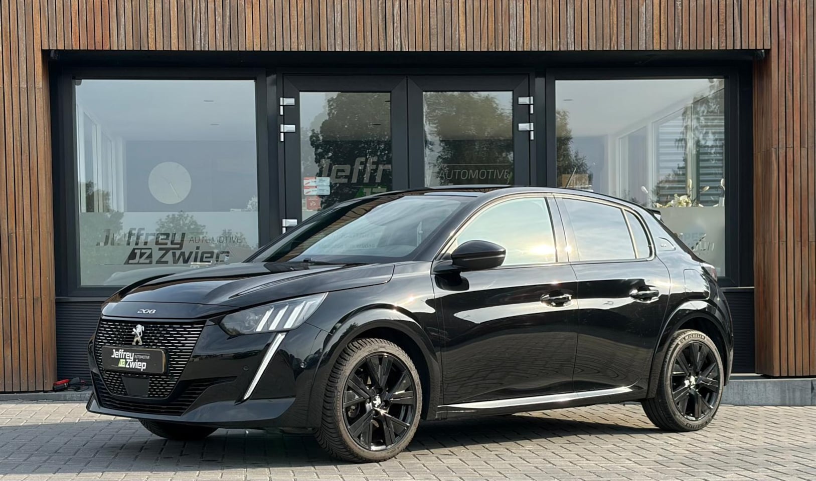Peugeot 208 - 1.2 PureTech GT Pack stoelverwarming. led. apple carplay. cruise. pano. - AutoWereld.nl
