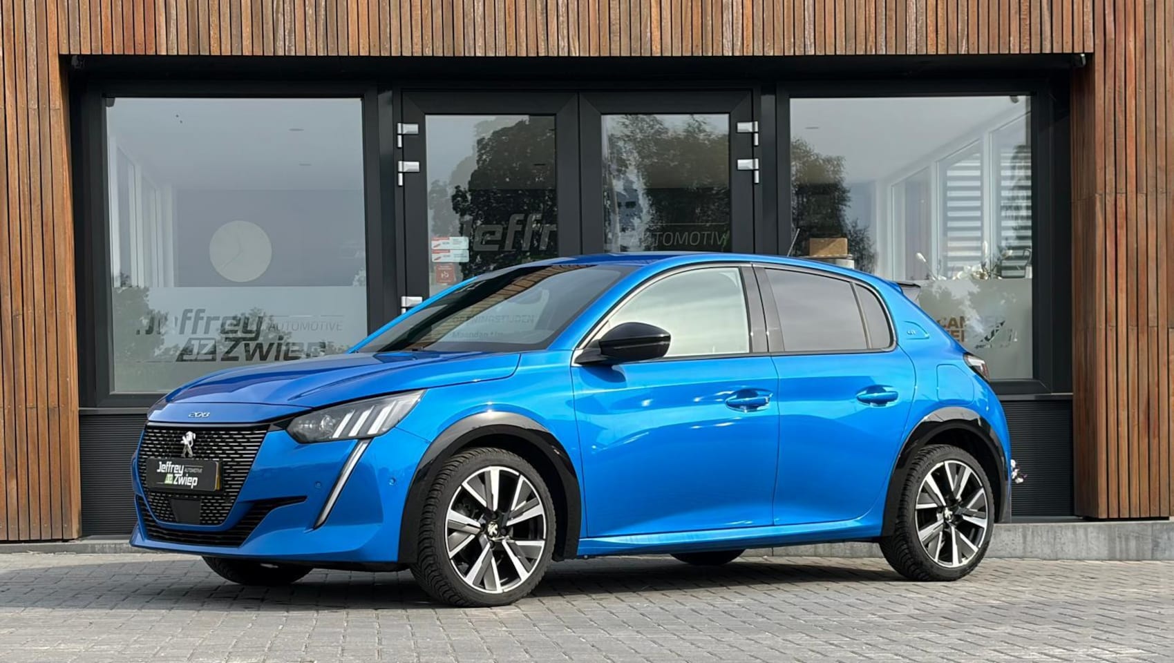 Peugeot 208 - 1.2 PureTech GT Pack stoelverwarming. automaat. apple carplay. - AutoWereld.nl