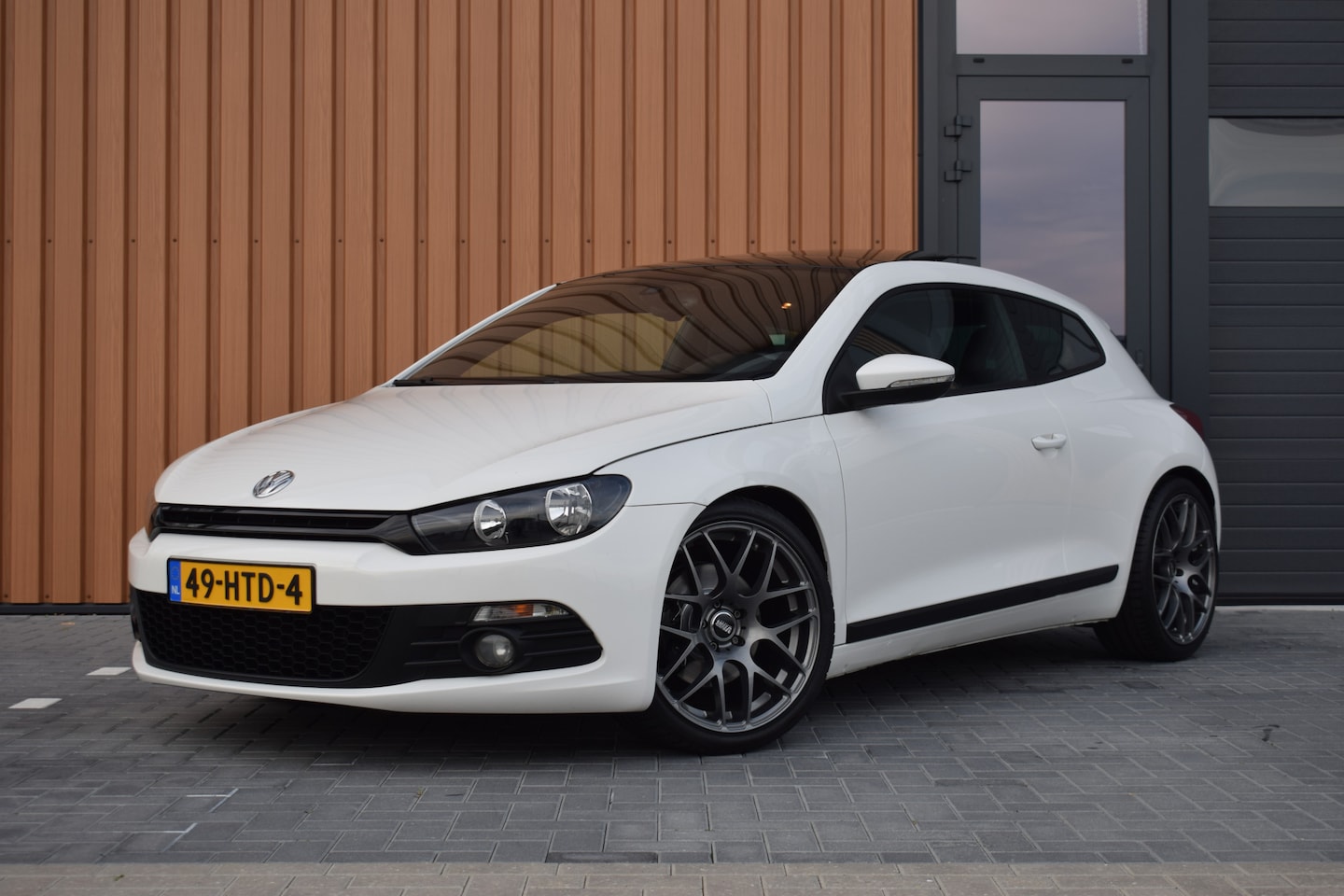 Volkswagen Scirocco - 2.0 TSI 200pk DSG Highline | Panoramadak | Leer | Dynaudio - AutoWereld.nl