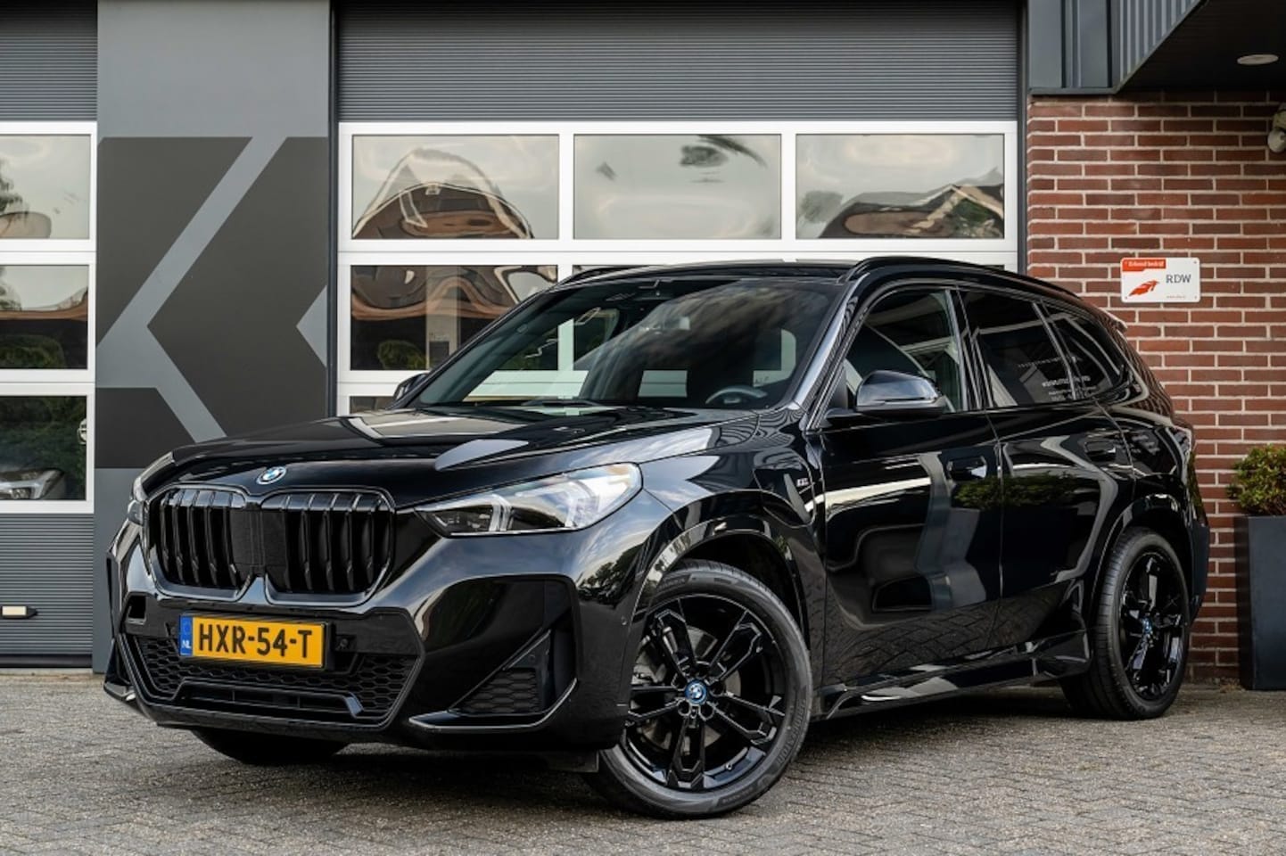 BMW X1 - xDrive25e M Sport | Adaptief M-Onderstel | Comfort Access | Stoelverw. | Adaptieve LED | 1 - AutoWereld.nl