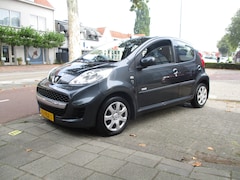 Peugeot 107 - 1.0-12V Millesim 200 5-drs / AIRCO / TREKHAAK / i.z.g.st / 132dkm