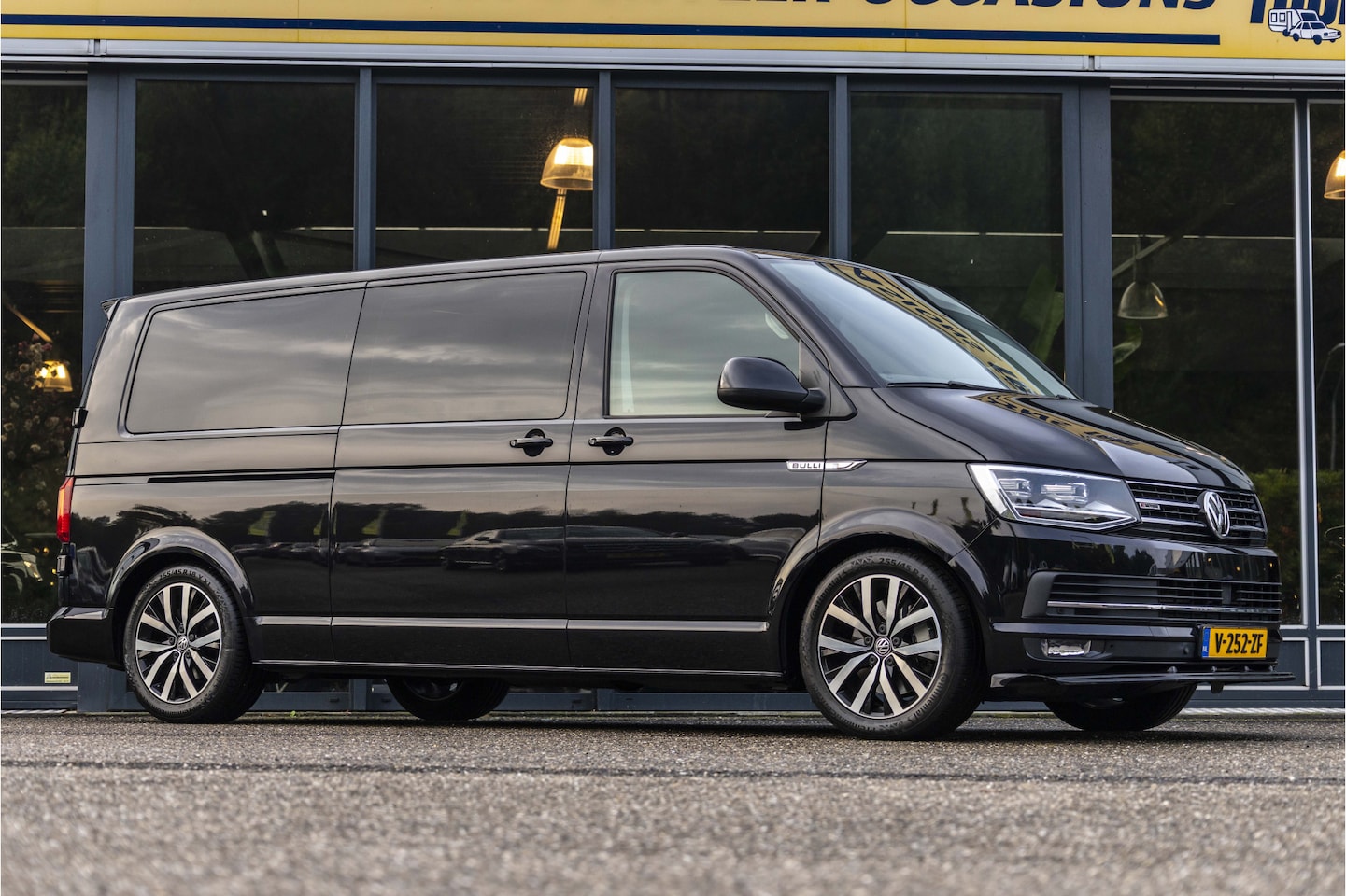 Volkswagen Transporter - 2.0 TDI L2H1 DC 4Motion Highline EX.BTW - AutoWereld.nl
