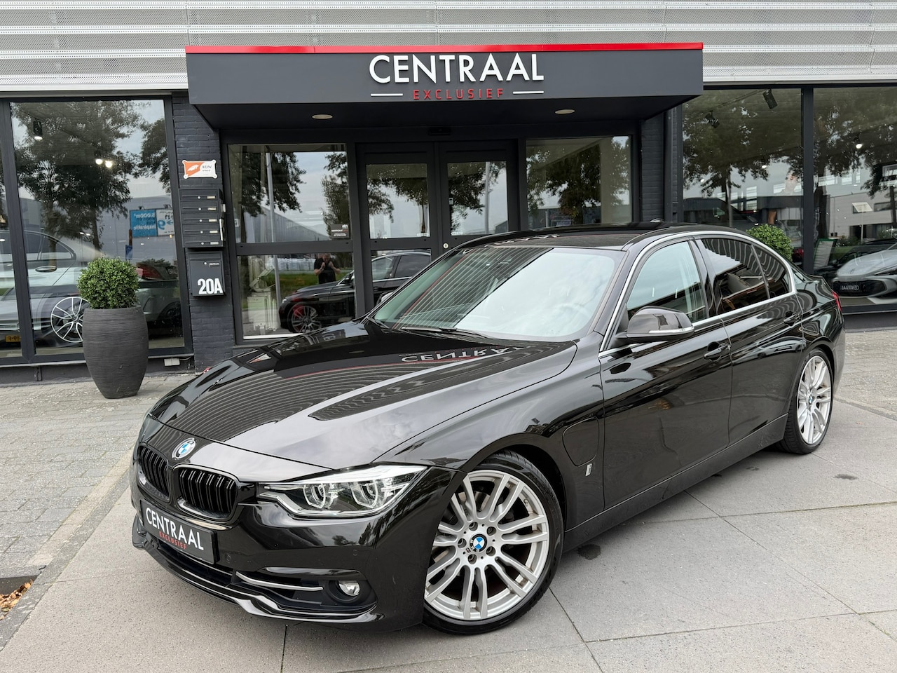 BMW 3-serie - 330e High Exe Leder|Navi|252PK|PDC|HUD - AutoWereld.nl