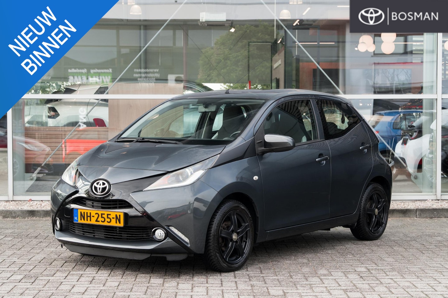 Toyota Aygo - 1.0 VVT-i x-play 1.0 VVT-i x-play - AutoWereld.nl