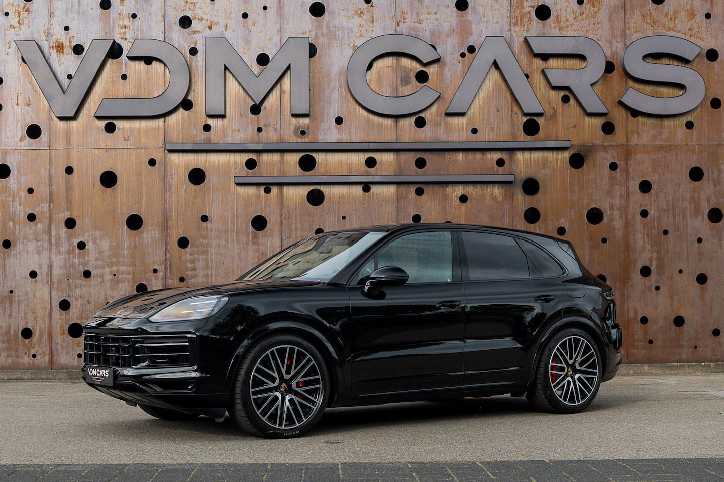 Porsche Cayenne - 3.0 E-Hybrid | PASM | Soft-Close | Panorama | Chrono | 18-Weg | 360 | HUD | BOSE | - AutoWereld.nl