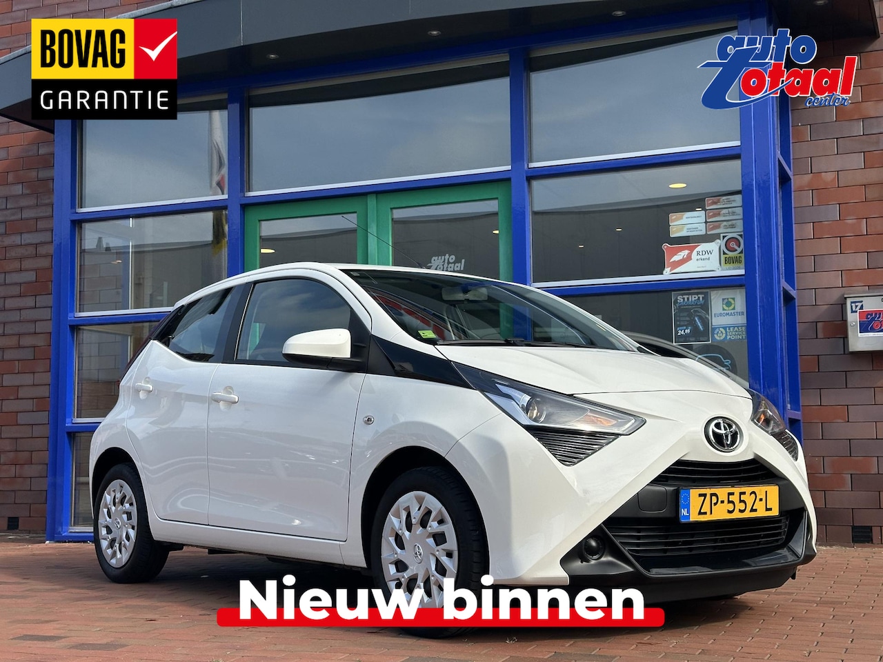 Toyota Aygo - 1.0 VVT-i x-play limited | Airco | Camera | Apple Carplay en Android Auto - AutoWereld.nl