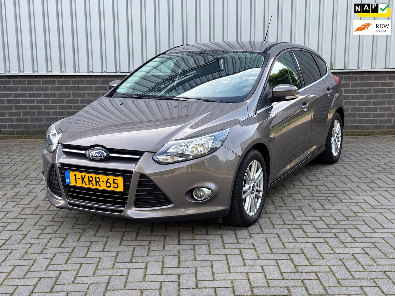 Ford Focus - 1.0 EcoBoost Titanium |Navi|CruiseCtrl|Airco|Keyless|PDC| - AutoWereld.nl