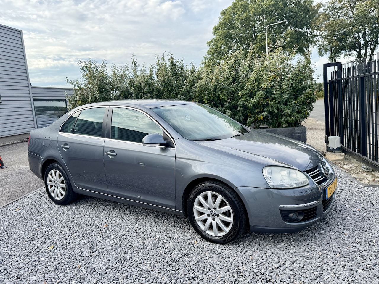 Volkswagen Jetta - 1.4 TSI Comfortline Clima|Cruis|Nav Grijs - AutoWereld.nl