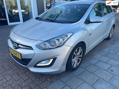 Hyundai i30 Wagon - 1.6 CRDi, ZIE FOTO'S RONDOM SCHADE