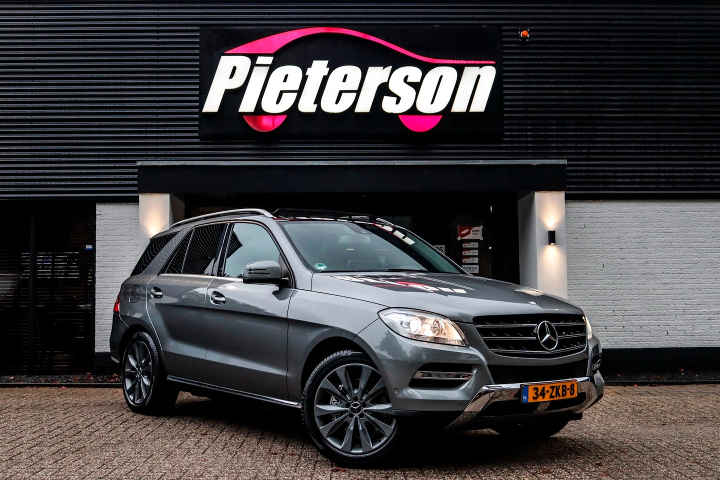 Mercedes-Benz M-klasse - 350 NIEUWSTAAT PANO LUCHTVERING TREKH - AutoWereld.nl
