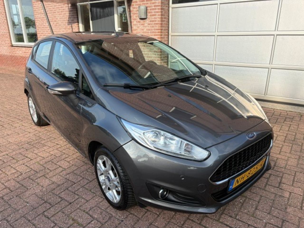 Ford Fiesta - 1.0 Style Ultimate Cruise-controle / Parkeersensoren / Navigatie - AutoWereld.nl