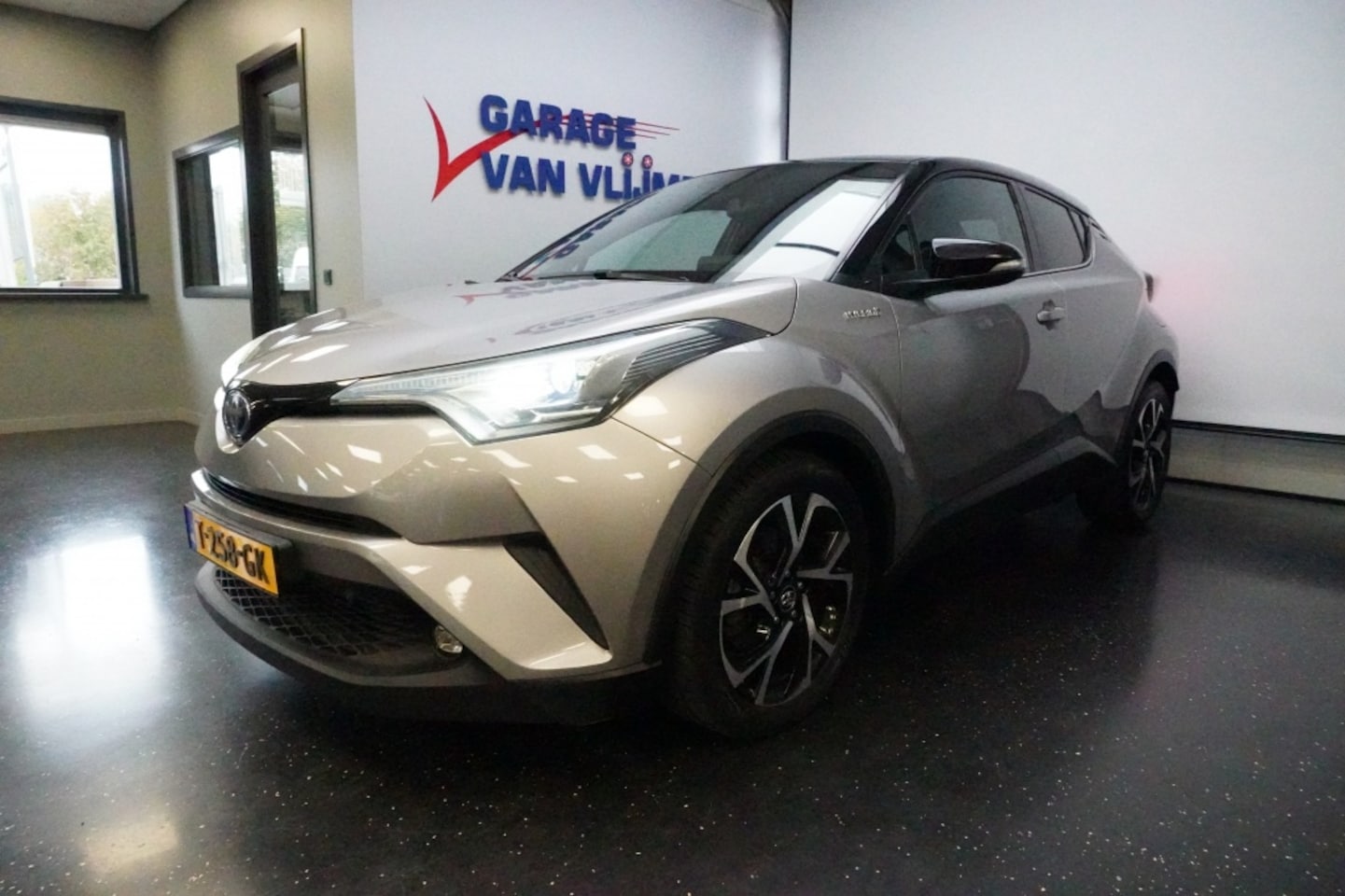 Toyota C-HR - 1.8 Hybrid Dynamic 1.8 Hybrid Dynamic - AutoWereld.nl