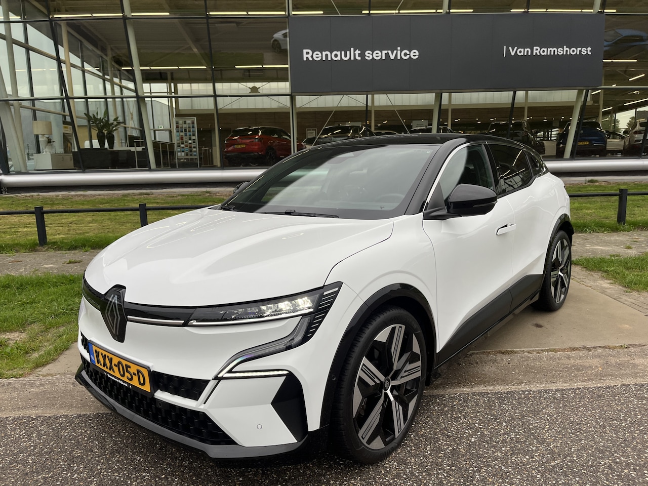 Renault Mégane E-Tech - EV60 Optimum Charge Iconic 220PK / 360 Camera / Winter pakket / Harman Kardon / Warmtepomp - AutoWereld.nl