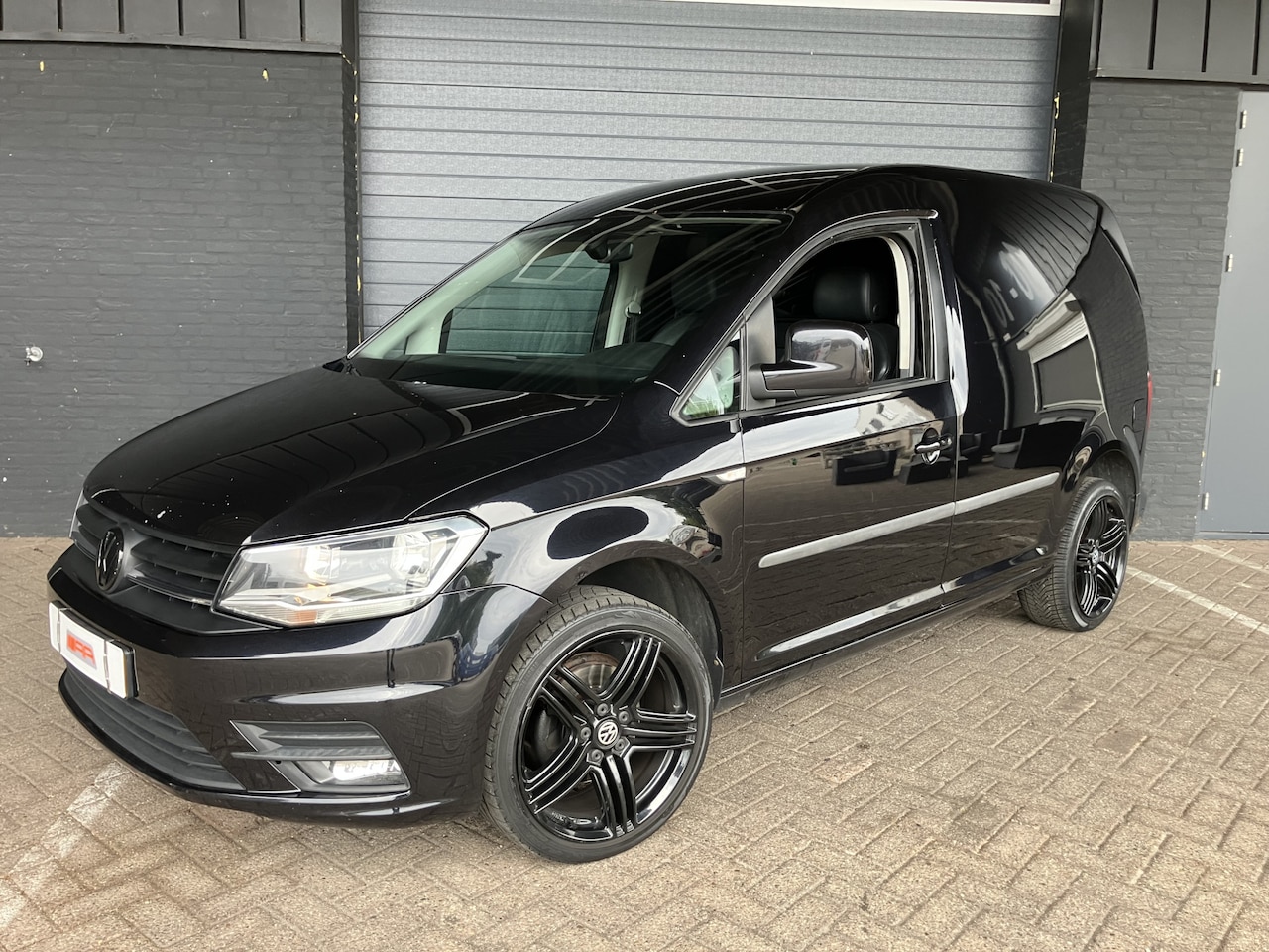 Volkswagen Caddy - 2.0 TDI L1H1 BMT Highline AUT-NAVI-LEDER - AutoWereld.nl