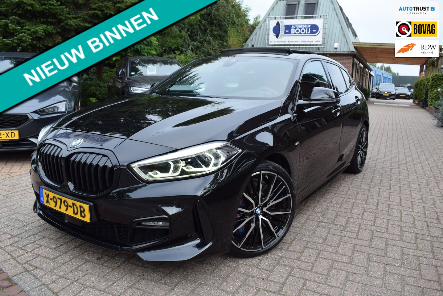 BMW 1-serie - 118i High Executive M-PAKKET/ AUTOM/PANO DAK/CARPLAY/CRUISE/NAVI/AIRCO-ECC/XENON/CAMERA/BL - AutoWereld.nl