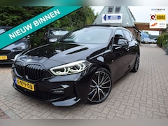 BMW 1-serie - 118i High Executive M-PAKKET/ AUTOM/PANO DAK/CARPLAY/CRUISE/NAVI/AIRCO-ECC/XENON/CAMERA/BL