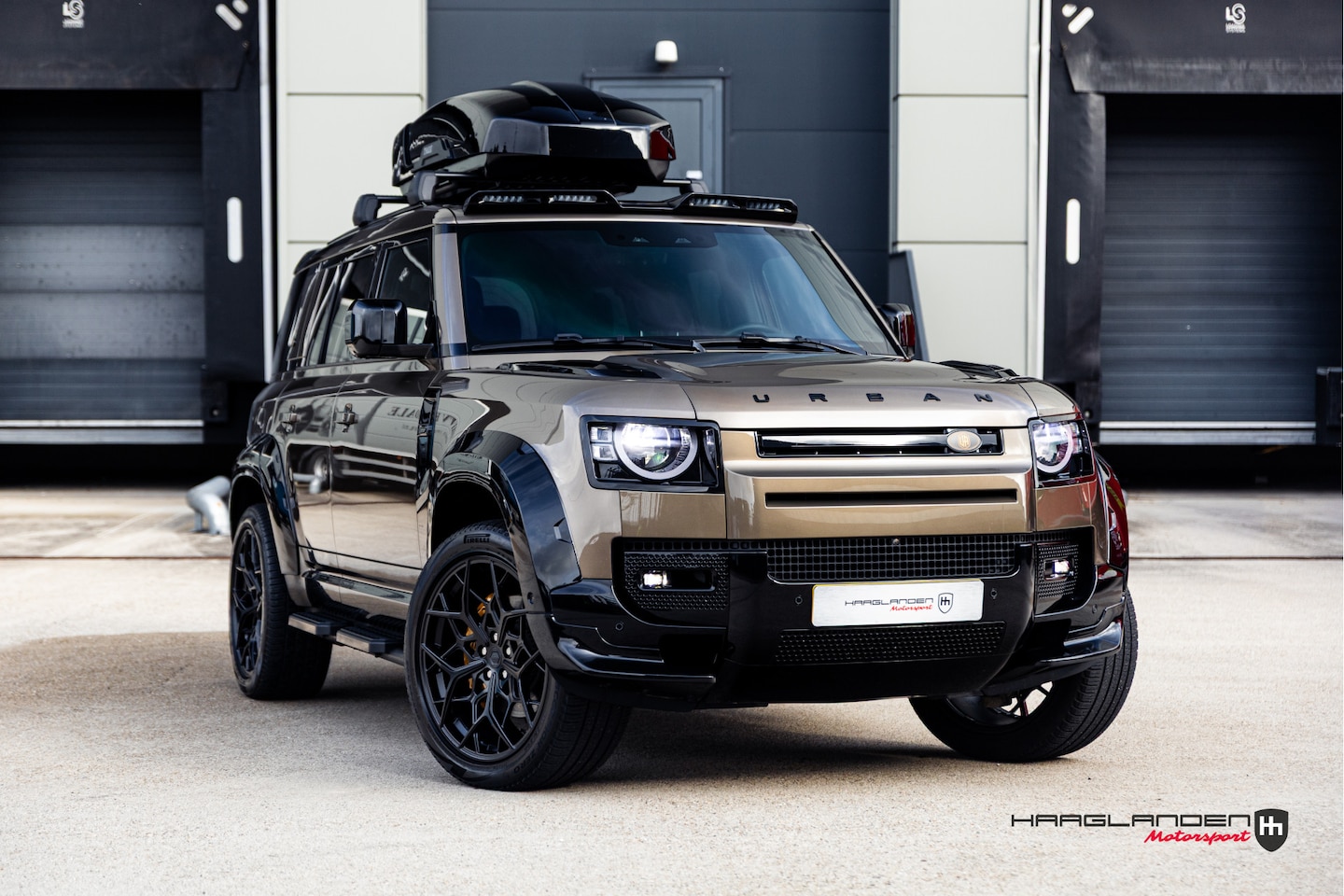 Land Rover Defender 110 - Urban 2.0 P400e 110 S - AutoWereld.nl