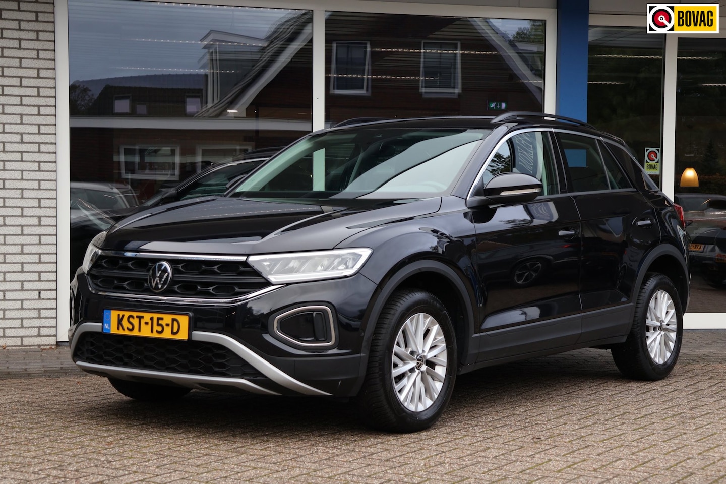 Volkswagen T-Roc - 1.0 TSI Life Business Camera Stoel/stuurverwarming Carplay - AutoWereld.nl