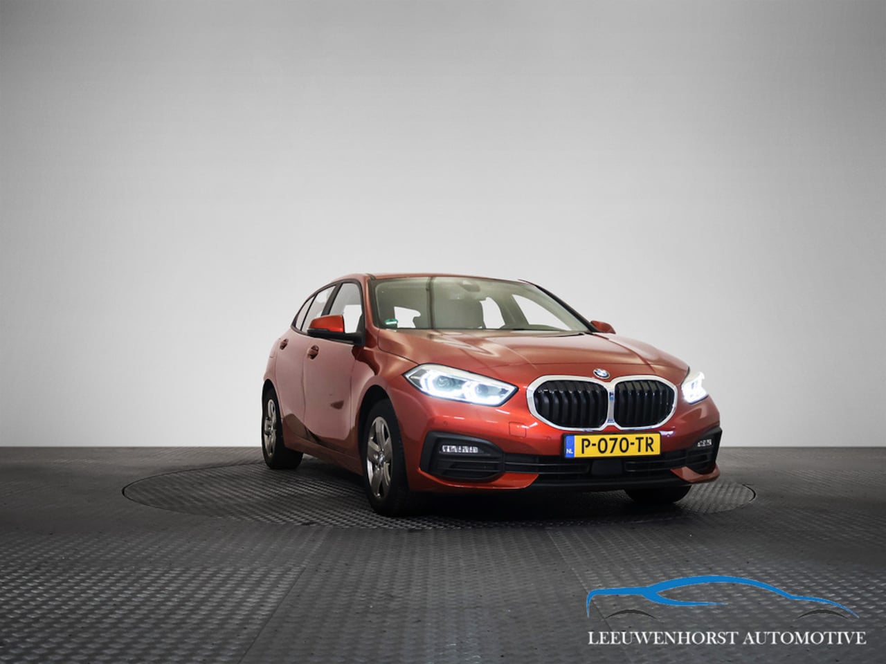 BMW 1-serie - 118i Business Edition 118i Business Edition, automaat, digit. dash, camera, 2x PDC, climate, cruise, NL-dealerau - AutoWereld.nl