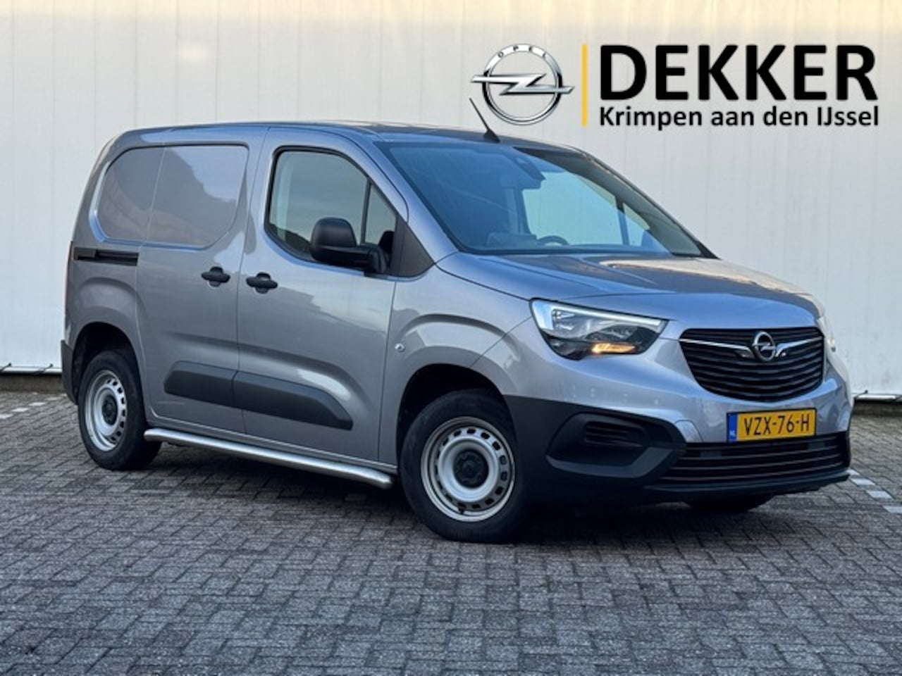 Opel Combo - 1.5 BlueHDi met Navi, Climate Controle, 2x Schuifdeur, Side-Bars, All Season - AutoWereld.nl