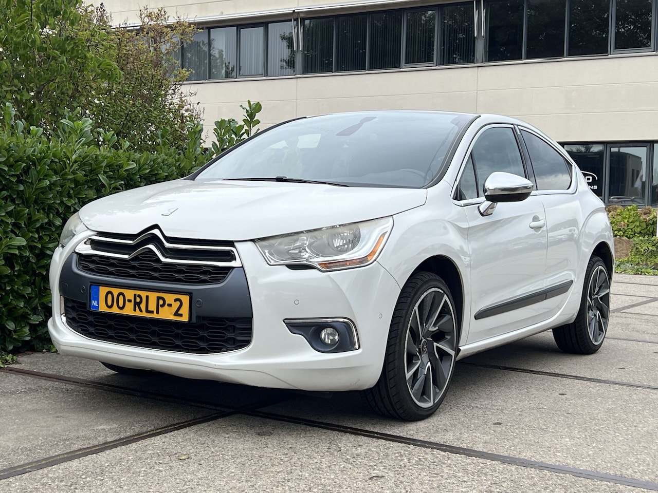 Citroën DS4 - 1.6 THP Sport Chic |NIEUWE DISTRIBUTIE|TREKHAAK|LEDER|DENON SOUND| APK TOT 23-09-2027| - AutoWereld.nl