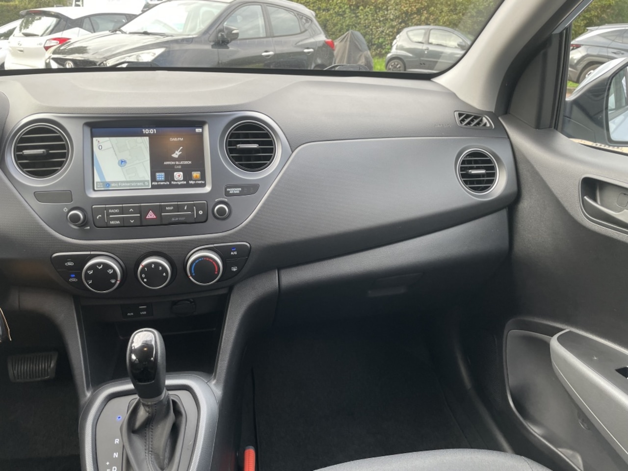 Hyundai i10 - 1.0i Comfort + NAVI AUTOMAAT*RIJKLAARPRIJS*