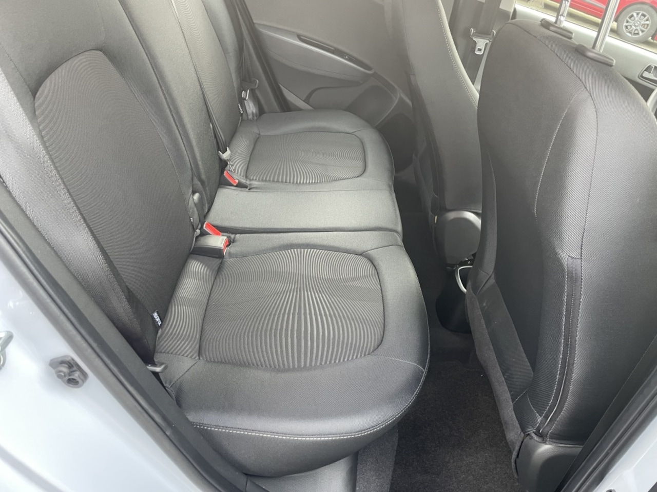 Hyundai i10 - 1.0i Comfort + NAVI AUTOMAAT*RIJKLAARPRIJS*