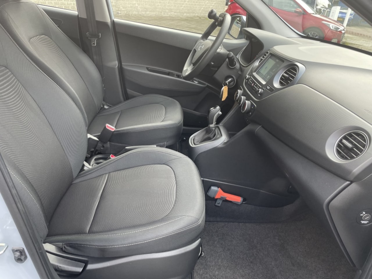 Hyundai i10 - 1.0i Comfort + NAVI AUTOMAAT*RIJKLAARPRIJS*