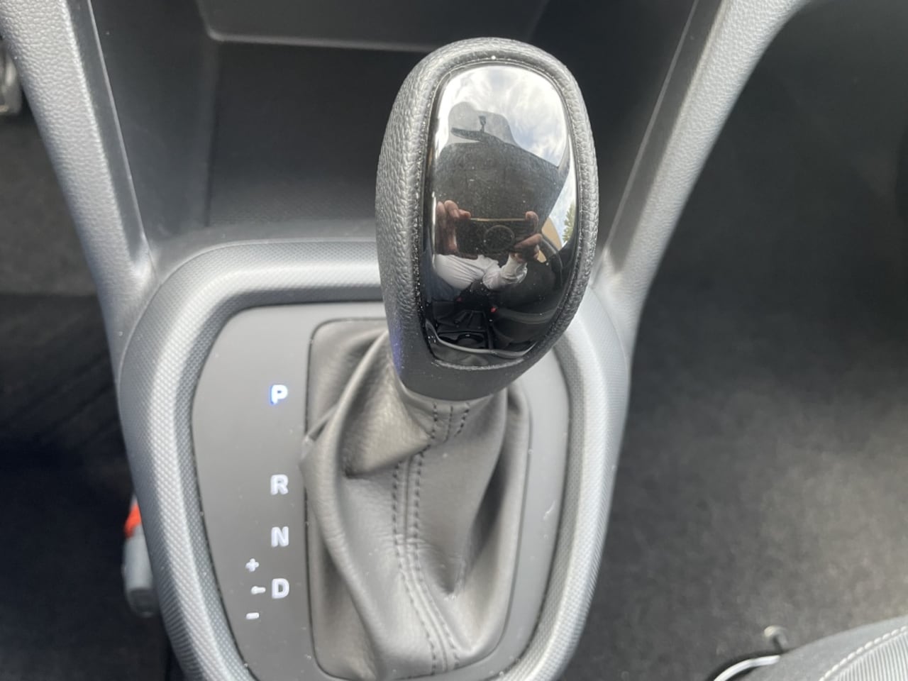 Hyundai i10 - 1.0i Comfort + NAVI AUTOMAAT*RIJKLAARPRIJS*