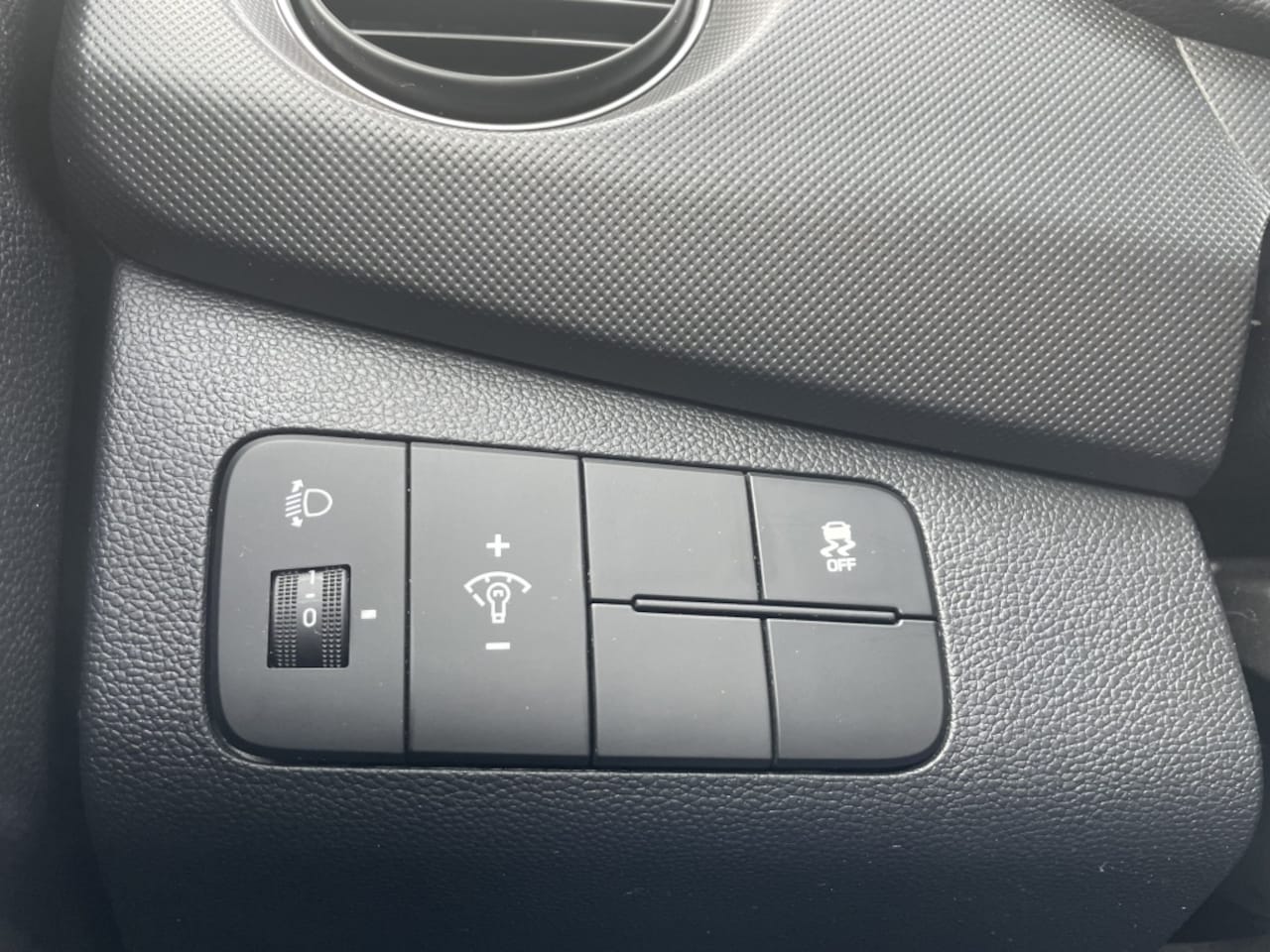 Hyundai i10 - 1.0i Comfort + NAVI AUTOMAAT*RIJKLAARPRIJS*
